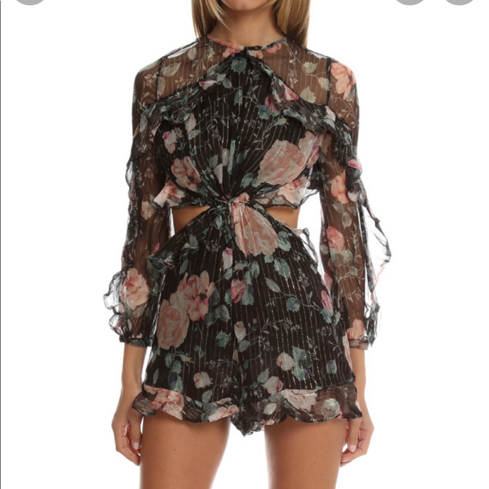 Zimmerman PlaySuit ( it’s a short Romper) 🔥🔥🔥